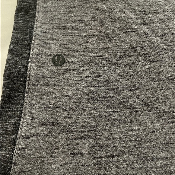 Lululemon scuba jogger size 6 dark gray, with a darker blackish, gray stripe - Picture 5 of 6
